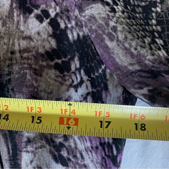 Snakeskin Print Abstract Long Sleeve Tunic Blouse Sharkbite Hem L Ruffle V Neck - Picture 7 of 8